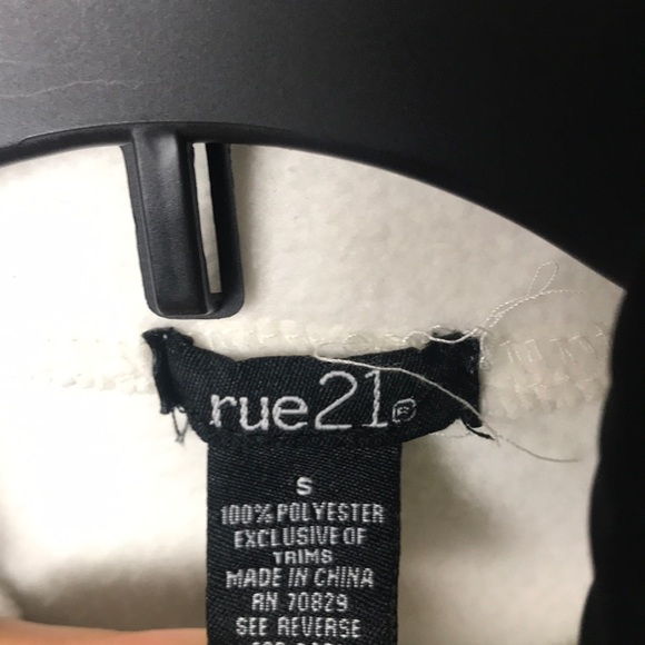 Sweater - Picture 4 of 4